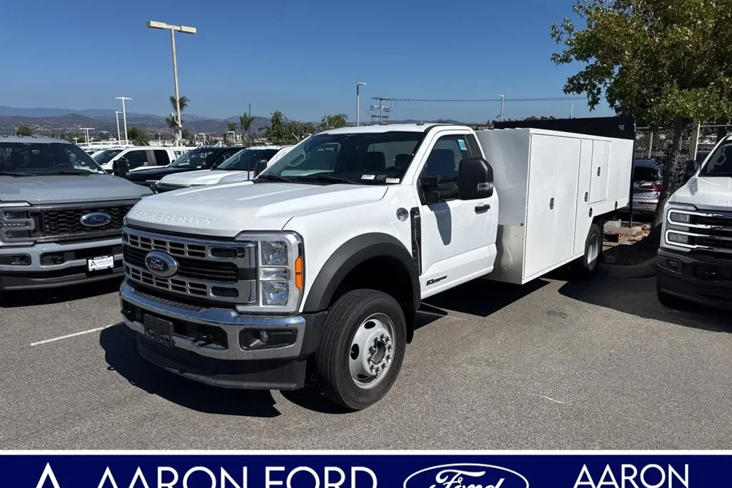 2023 Ford F-550 photo 1