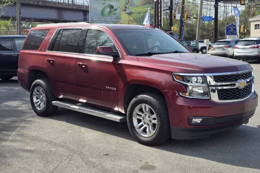 2017 Chevrolet Tahoe LT photo 1
