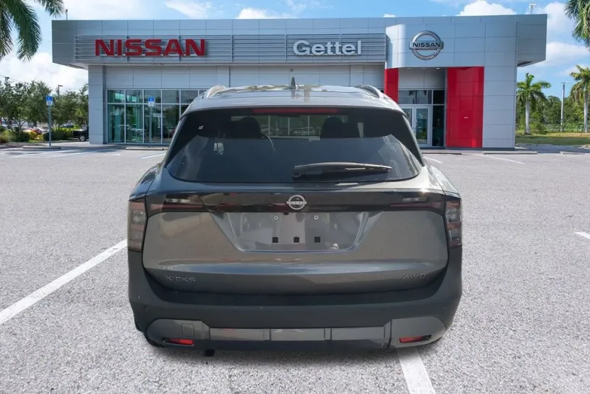 2025 Nissan Kicks SV photo 1