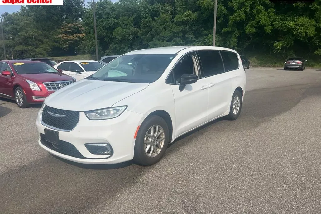 2024 Chrysler Pacifica Touring L photo 1