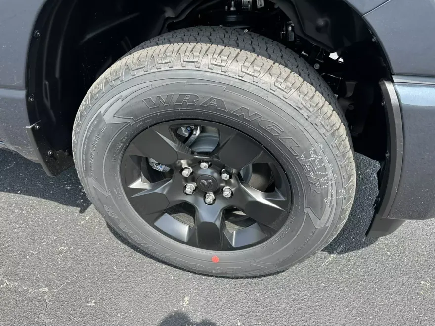 2025 Ram 1500 Tradesman photo 1