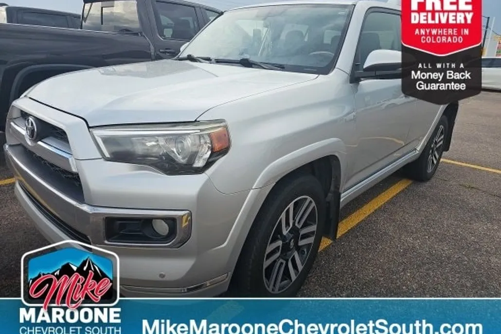2017 Toyota 4Runner SR5 photo 1