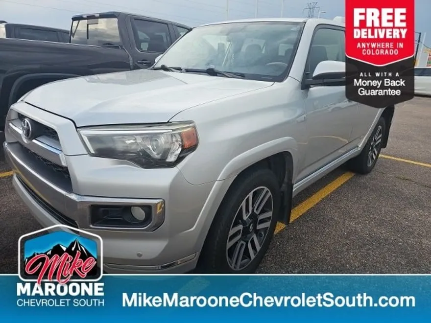 2017 Toyota 4Runner SR5 photo 1