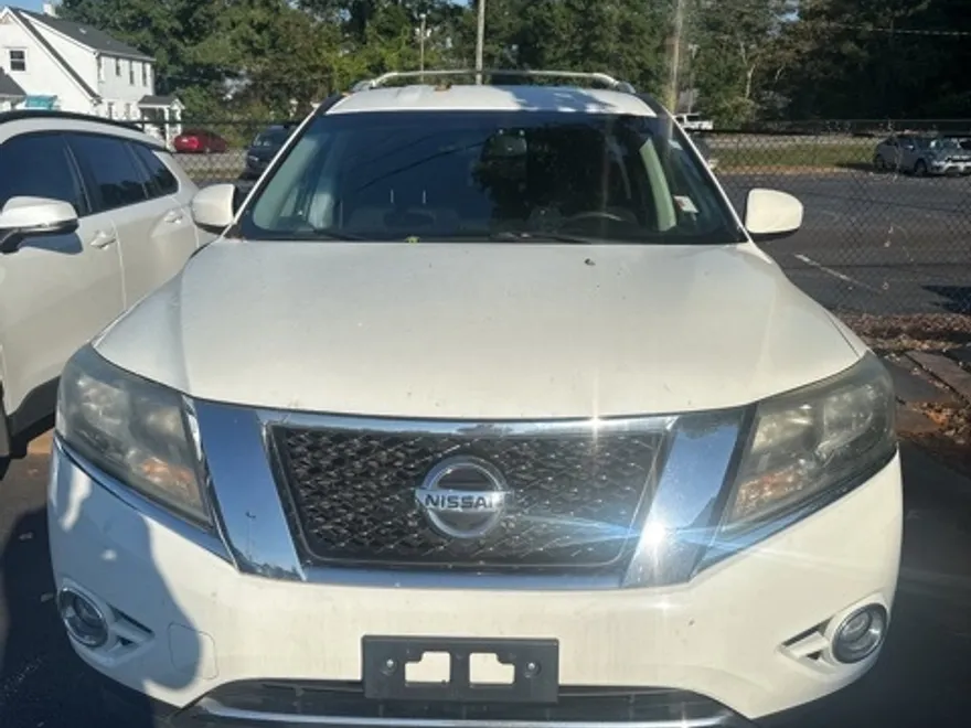 2015 Nissan Pathfinder SV photo 1