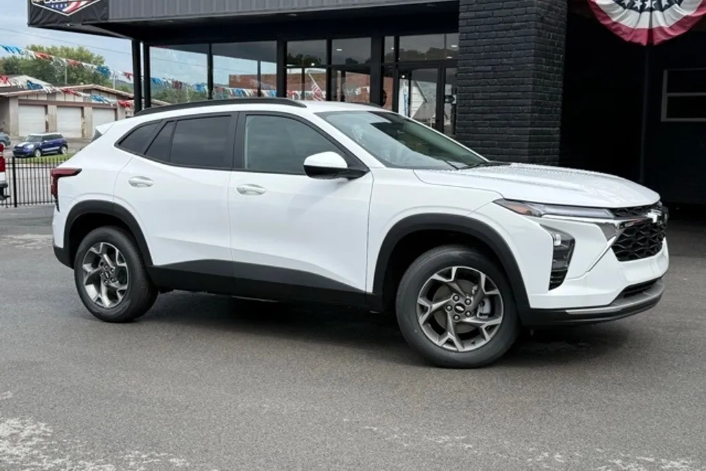 2026 Chevrolet Trax LT photo 1