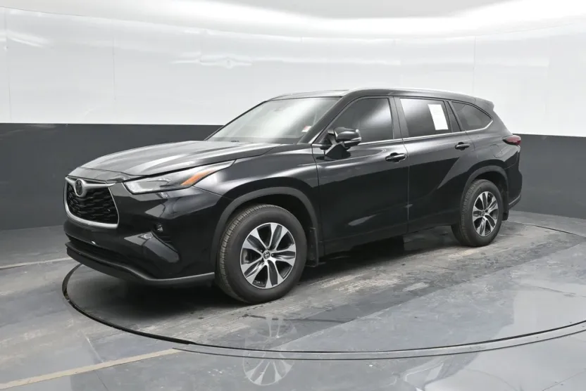 2024 Toyota Highlander XLE photo 1