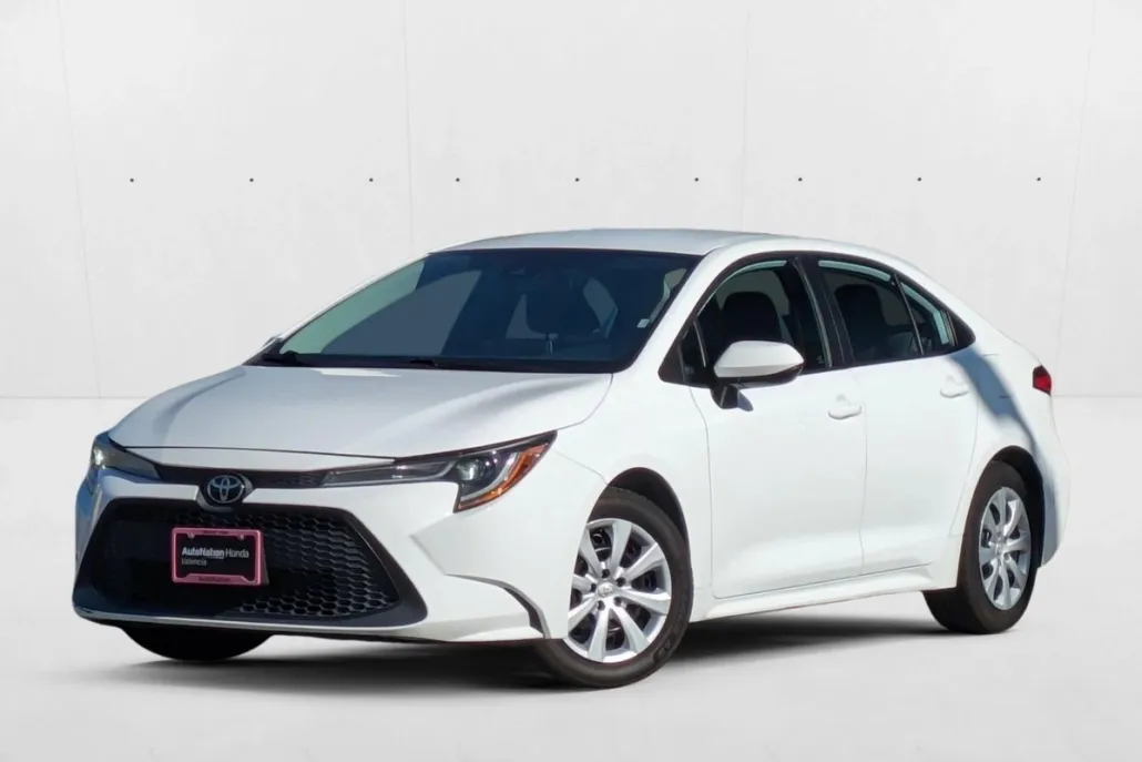 2021 Toyota Corolla LE photo 1
