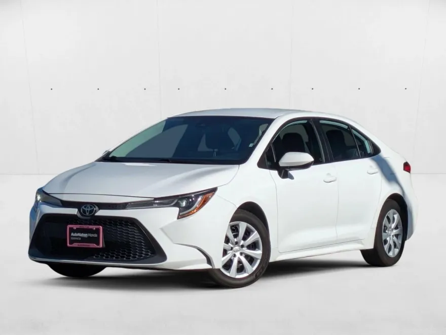 2021 Toyota Corolla LE photo 1
