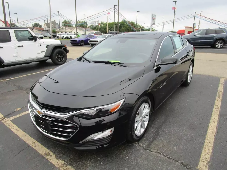 2024 Chevrolet Malibu 1LT photo 1