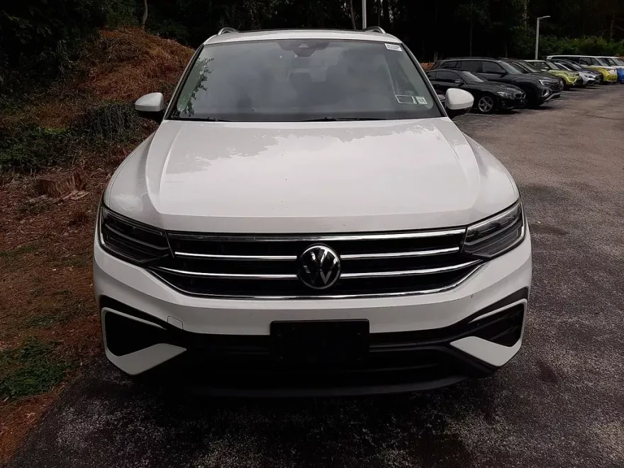 2022 Volkswagen Tiguan SE photo 1