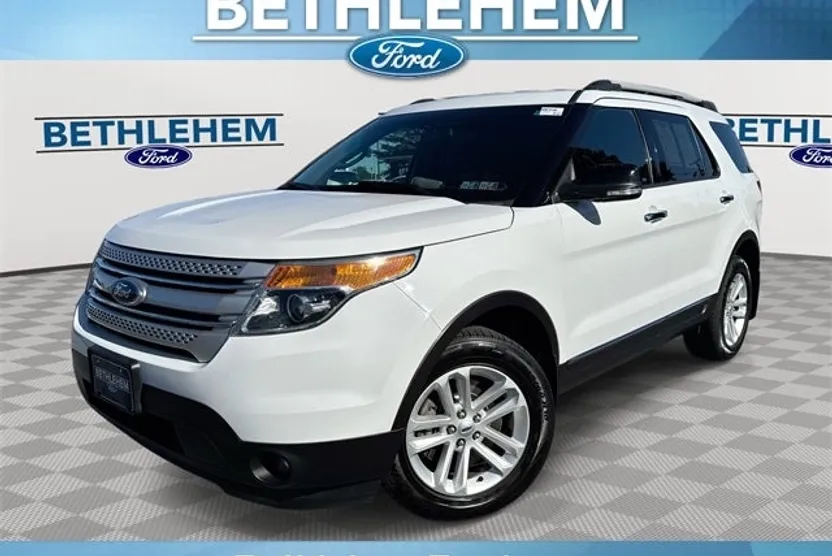 2015 Ford Explorer XLT photo 1