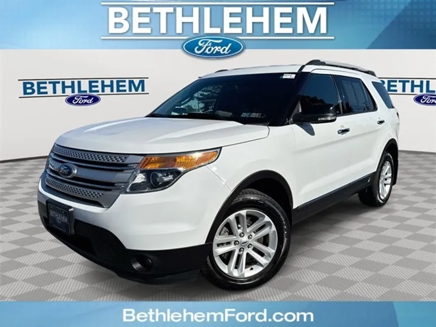 2015 Ford Explorer XLT photo 1
