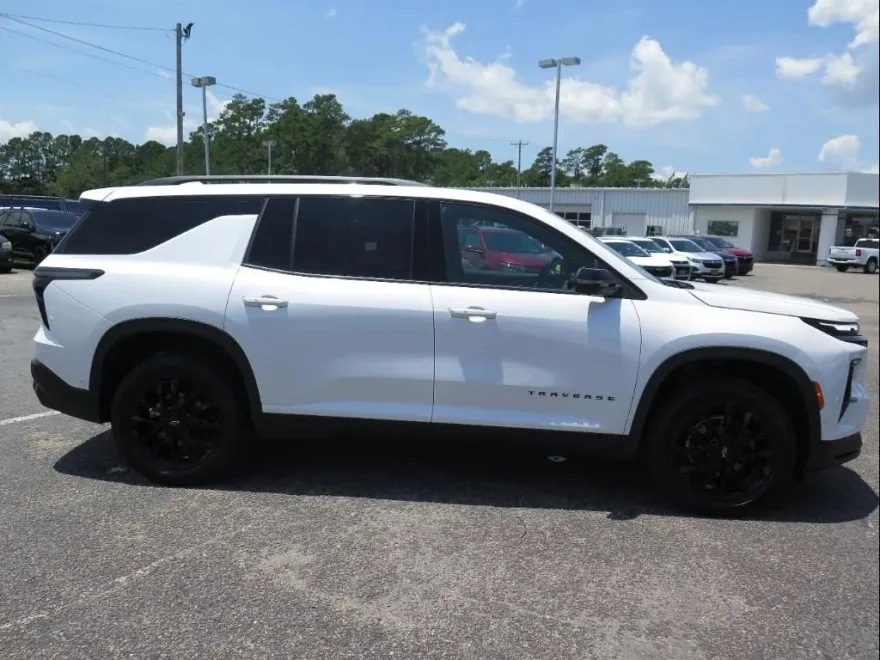 2025 Chevrolet Traverse photo 1