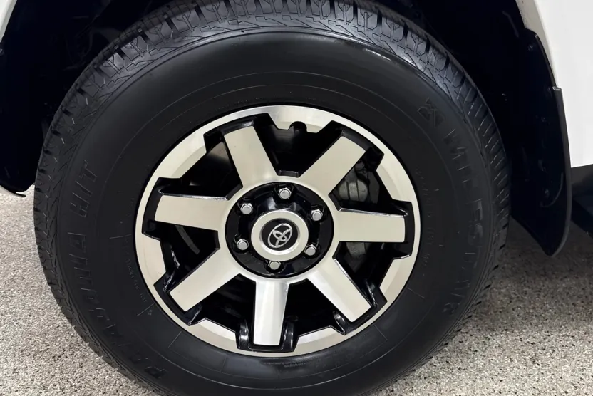 2024 Toyota 4Runner TRD Off-Road Premium photo 1