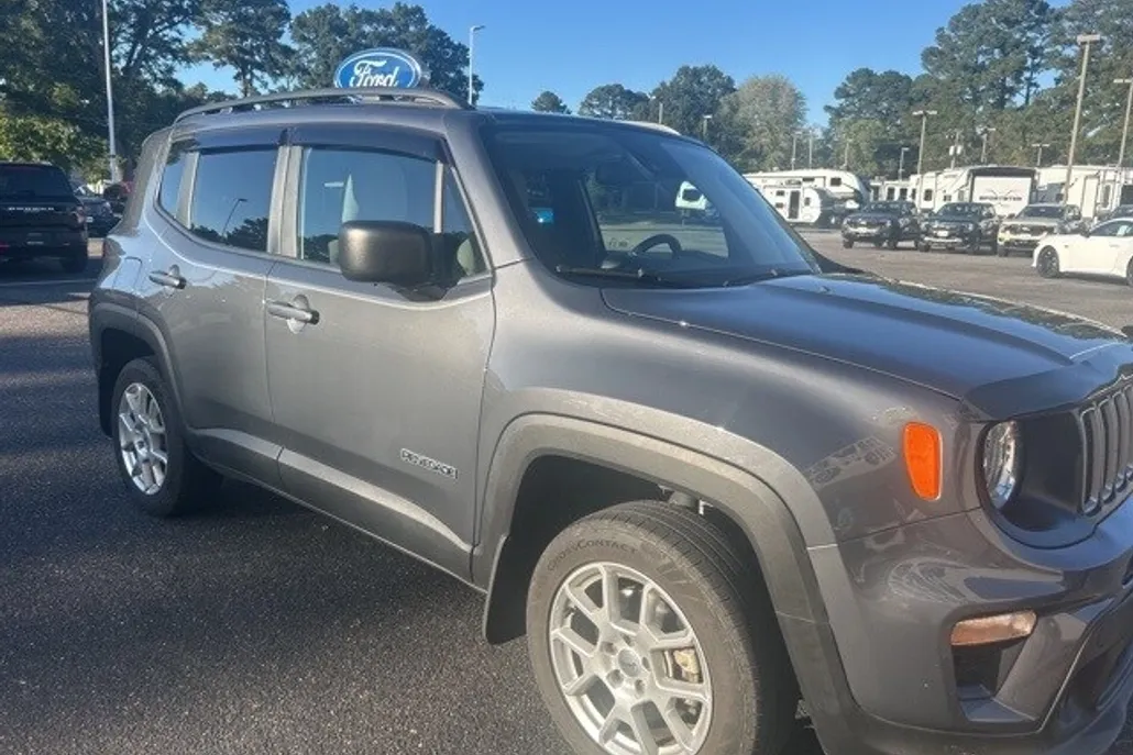 2022 Jeep Renegade Latitude photo 1