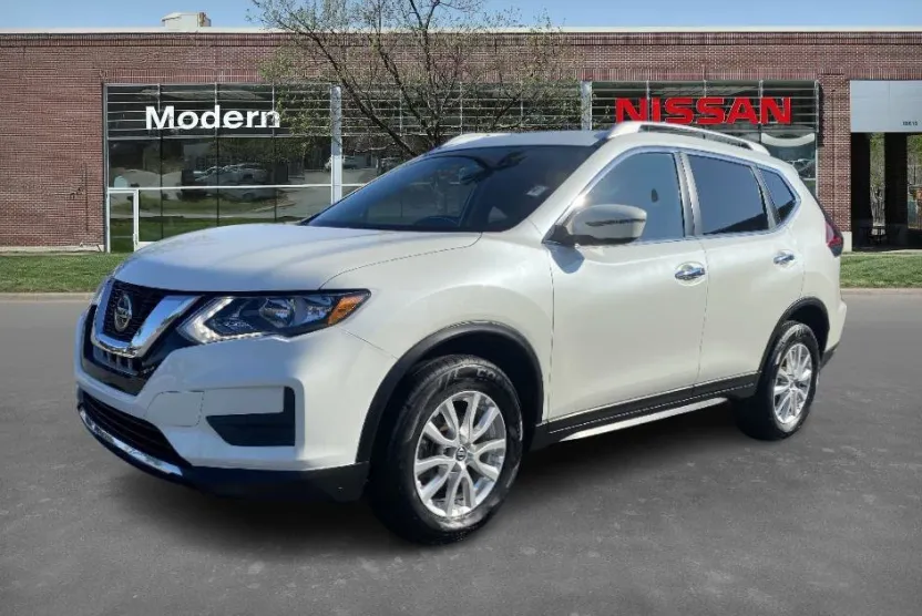 2019 Nissan Rogue SV photo 1