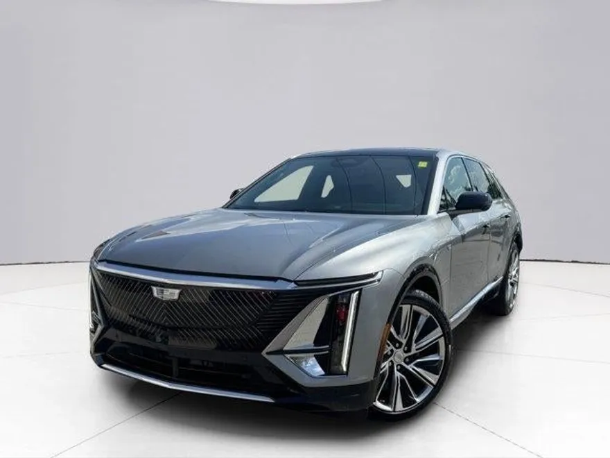 2024 Cadillac Lyriq Luxury photo 1