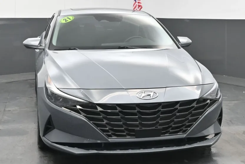 2021 Hyundai Elantra SEL photo 1