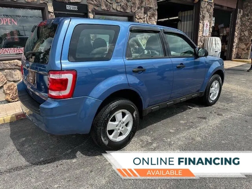 2010 Ford Escape XLS photo 1