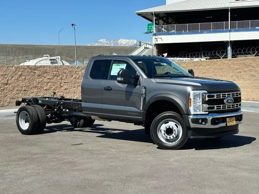 2025 Ford F-550 XLT photo 1