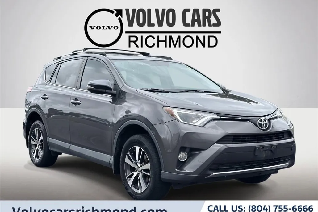 2016 Toyota RAV4 XLE photo 1