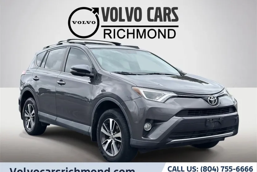 2016 Toyota RAV4 XLE photo 1