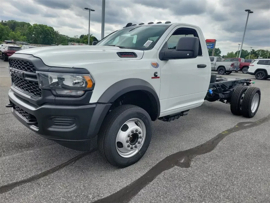 2024 Ram 5500 Tradesman photo 1