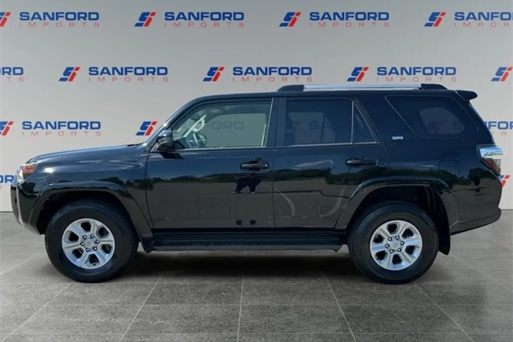 2023 Toyota 4Runner SR5 photo 1