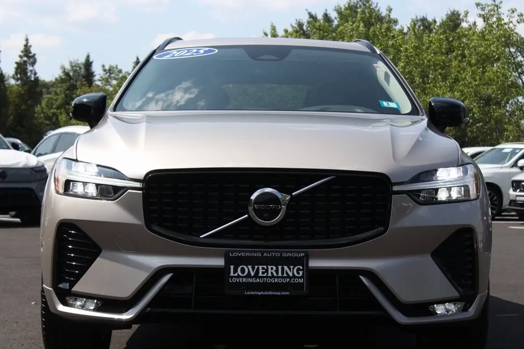 2025 Volvo XC60 B5 Plus photo 1