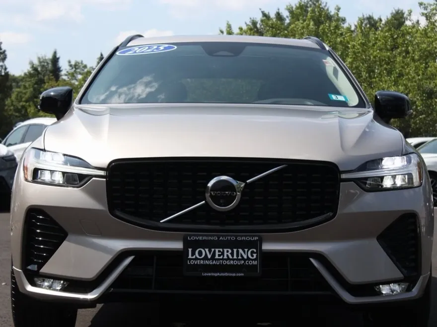 2025 Volvo XC60 B5 Plus photo 1