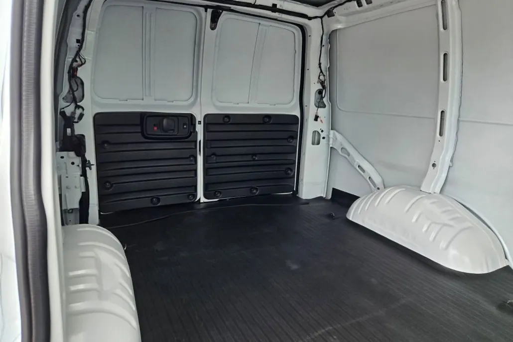 2025 Chevrolet Express Cargo 2500 photo 1