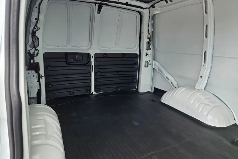 2025 Chevrolet Express Cargo 2500 photo 1