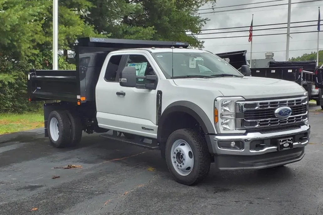 2024 Ford F-550 photo 1