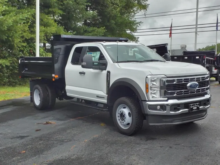 2024 Ford F-550 photo 1