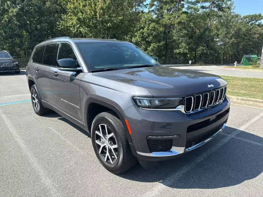 2024 Jeep Grand Cherokee Limited photo 1