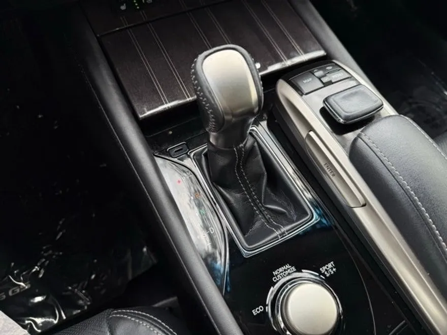 2016 Lexus GS 450h photo 24