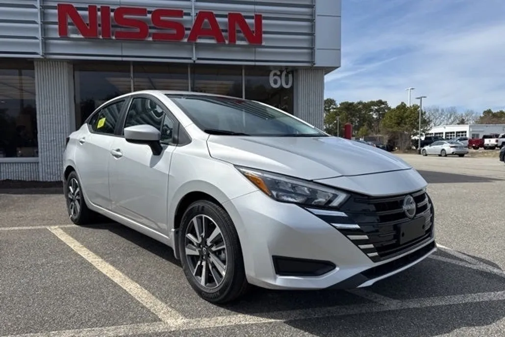2025 Nissan Versa 1.6 SV photo 1