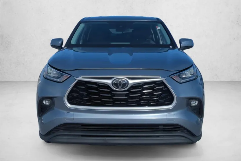 2020 Toyota Highlander LE photo 1