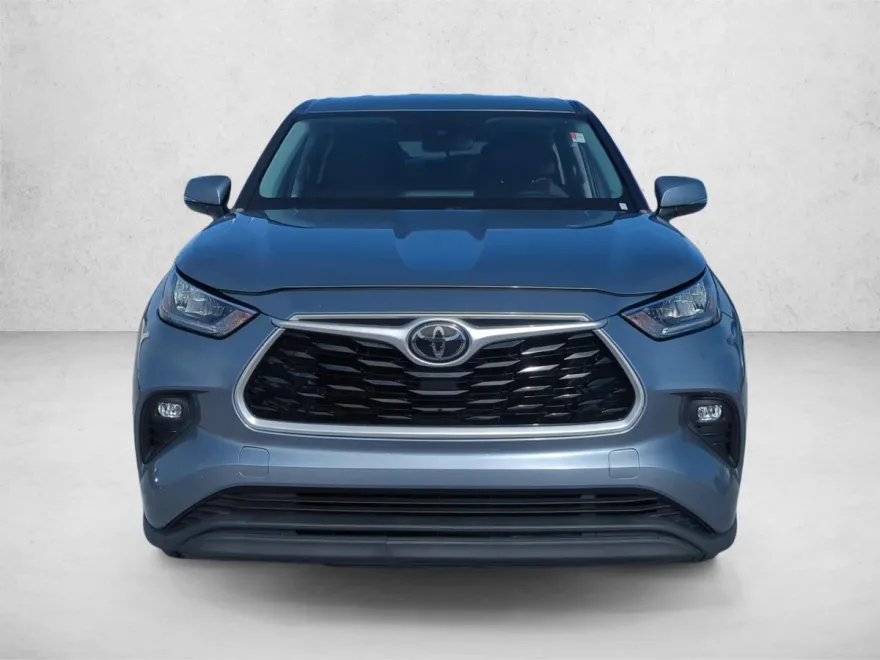 2020 Toyota Highlander LE photo 1
