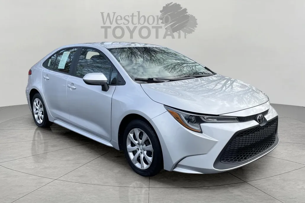 2021 Toyota Corolla LE photo 1