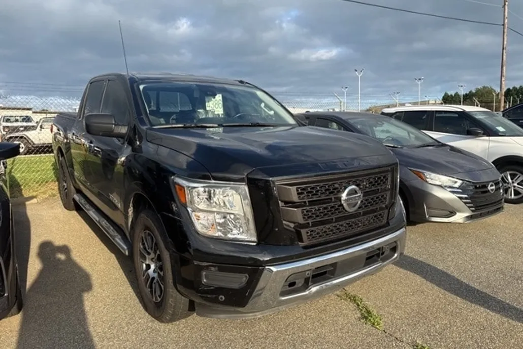 2021 Nissan Titan SV photo 1