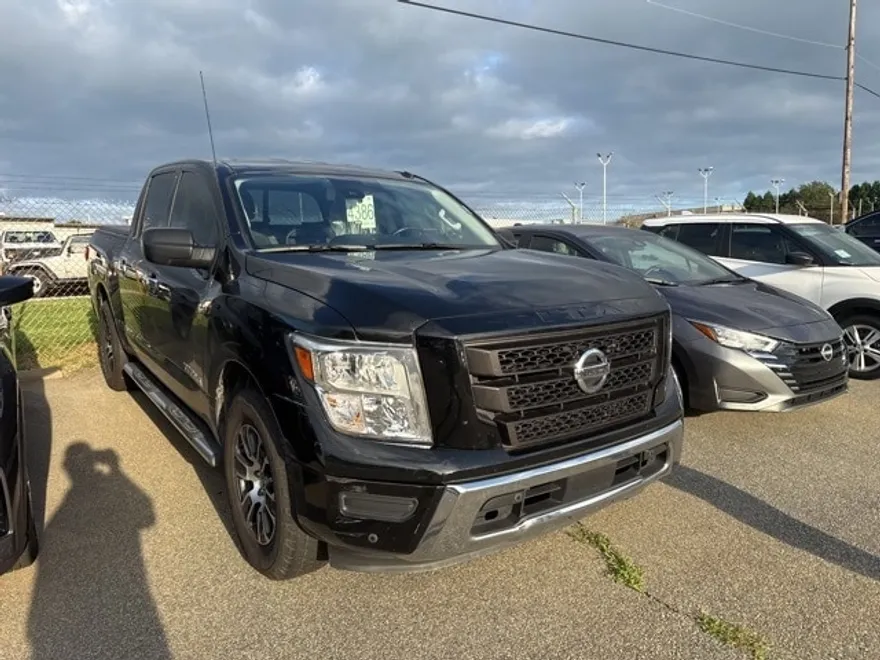 2021 Nissan Titan SV photo 1