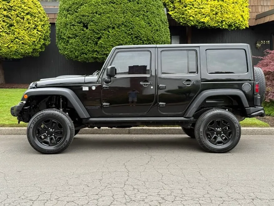 2013 Jeep Wrangler Unlimited Sahara photo 1