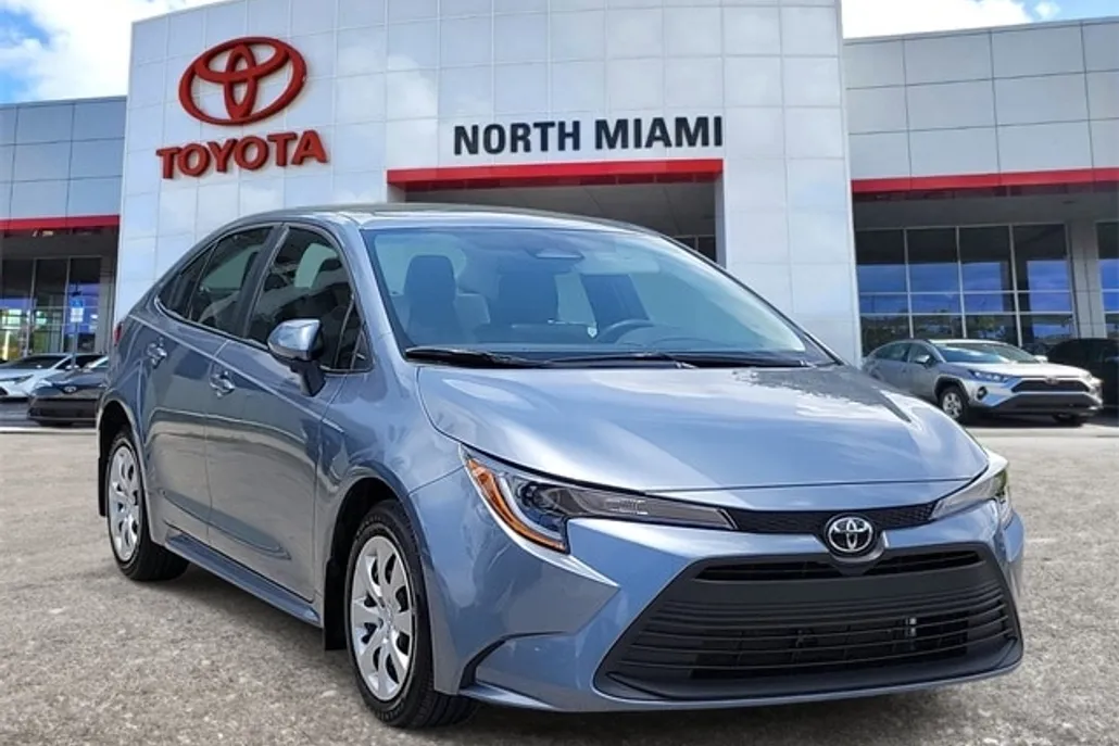 2025 Toyota Corolla LE photo 1