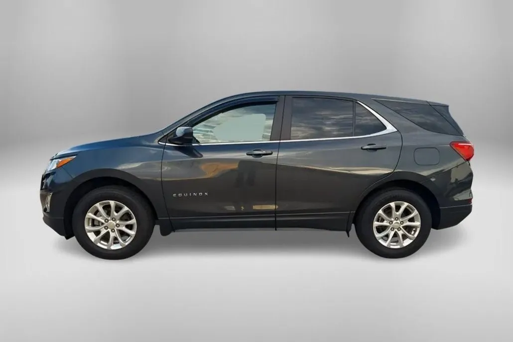 2021 Chevrolet Equinox LT photo 1