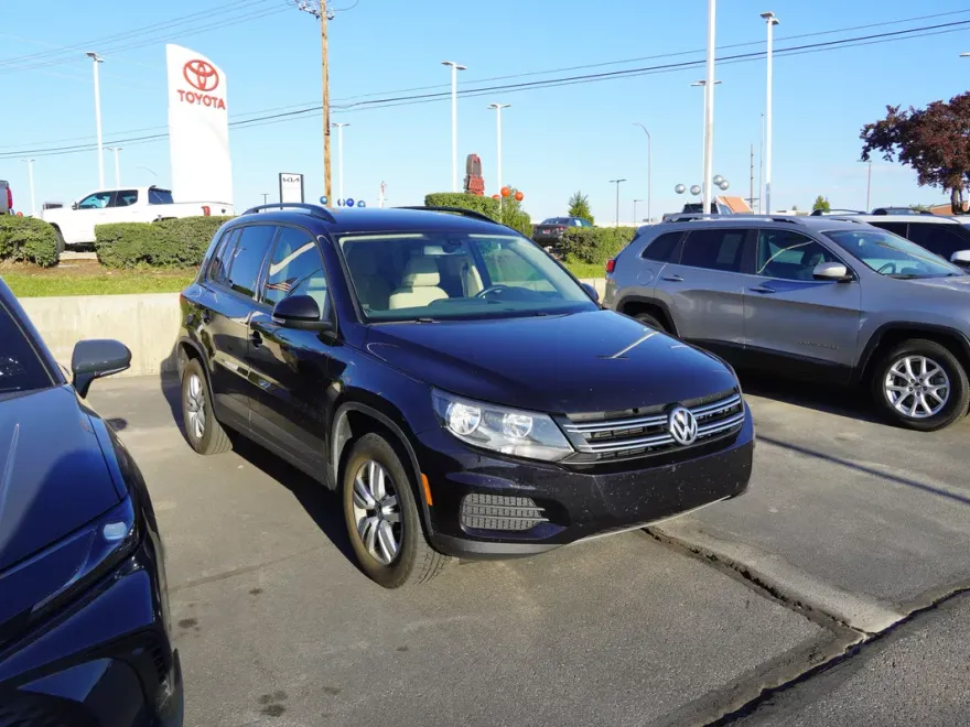 2017 Volkswagen Tiguan S photo 1