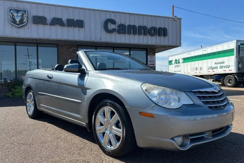 2010 Chrysler Sebring Limited photo 1