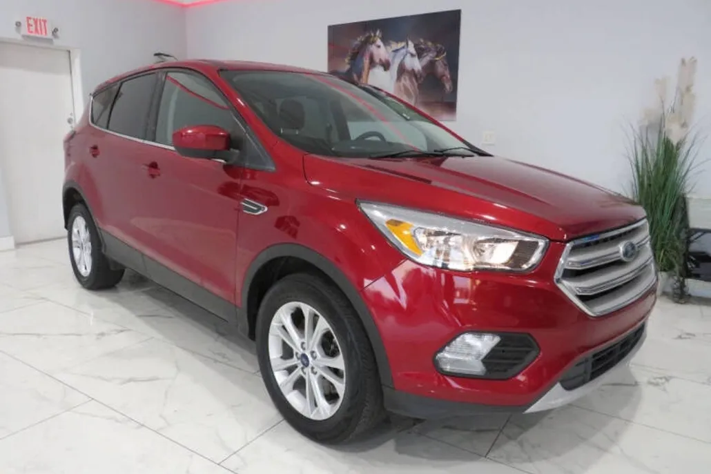 2019 Ford Escape SE photo 1