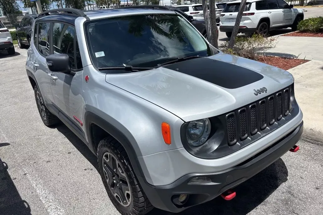 2017 Jeep Renegade Trailhawk photo 1