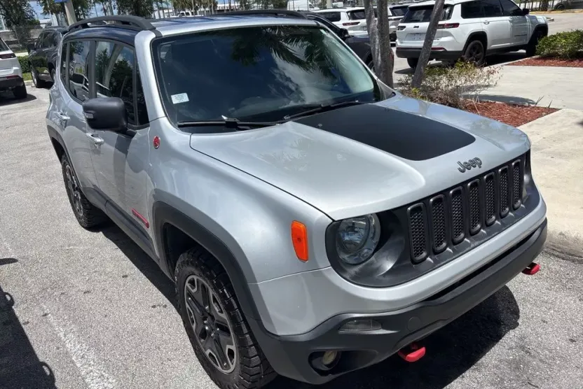 2017 Jeep Renegade Trailhawk photo 1